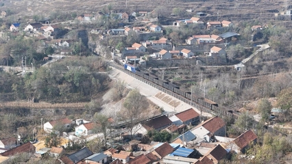 2025好網民&middot;在淄博⑤ |劉震:用鏡頭記錄鄉(xiāng)村 用行動傳遞愛心